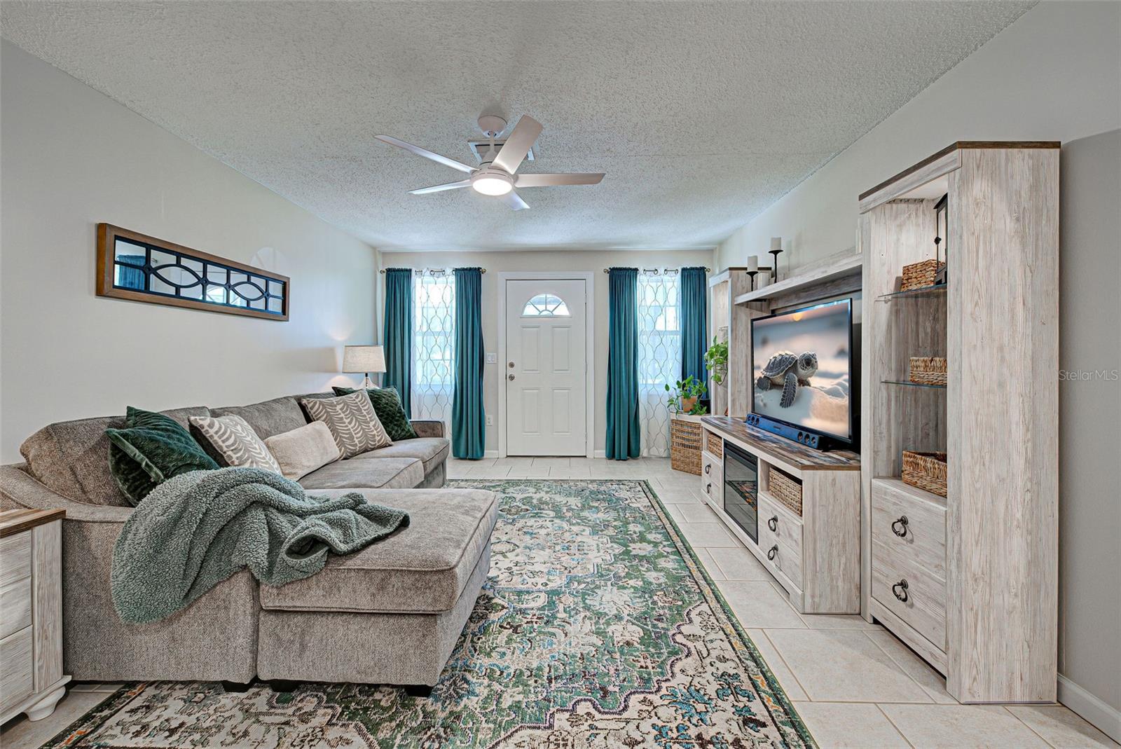 Image 13 of 79 For 470 Leach Street