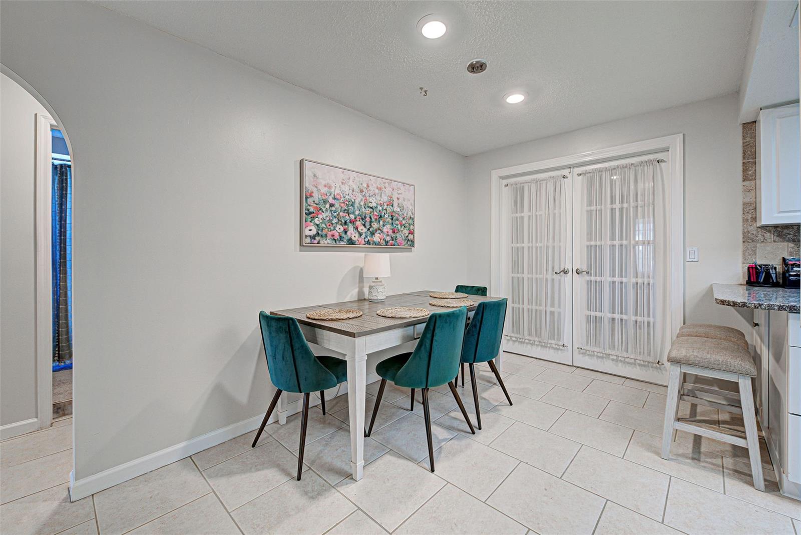 Image 14 of 79 For 470 Leach Street