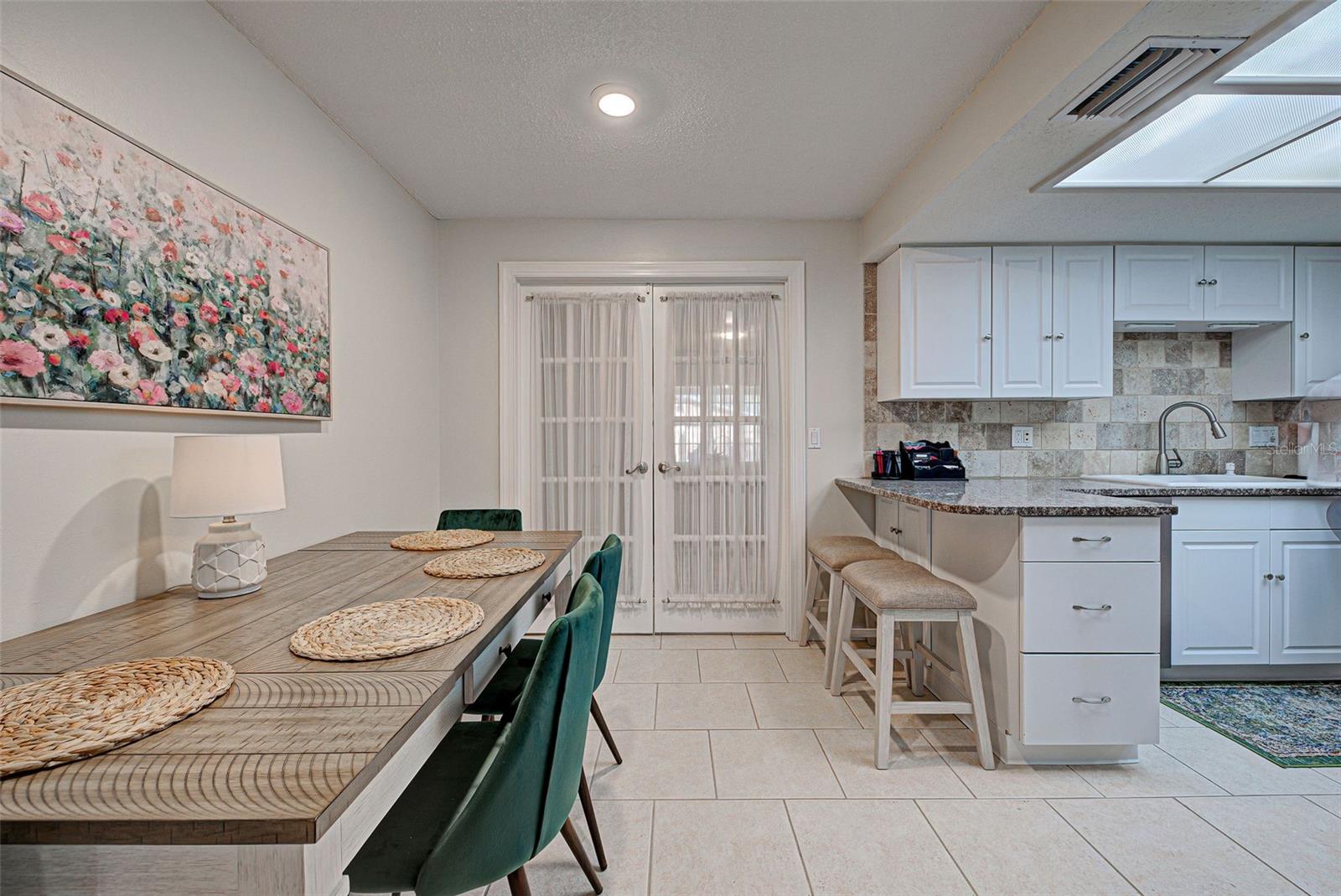 Image 15 of 79 For 470 Leach Street