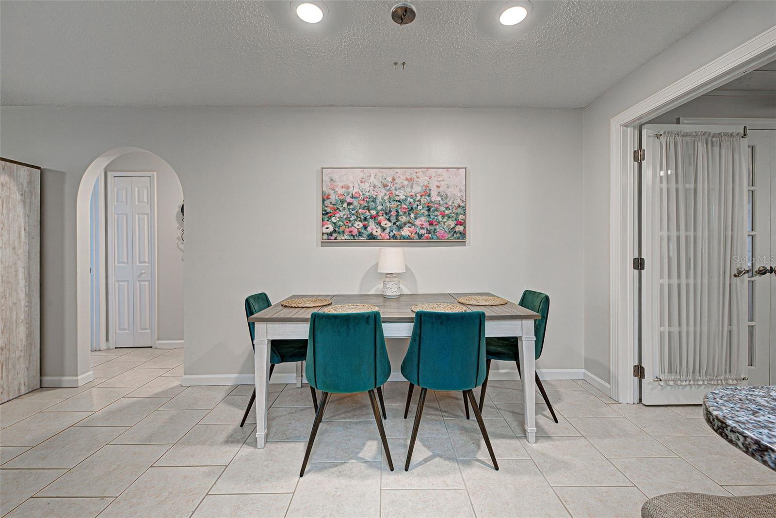 Image 17 of 79 For 470 Leach Street