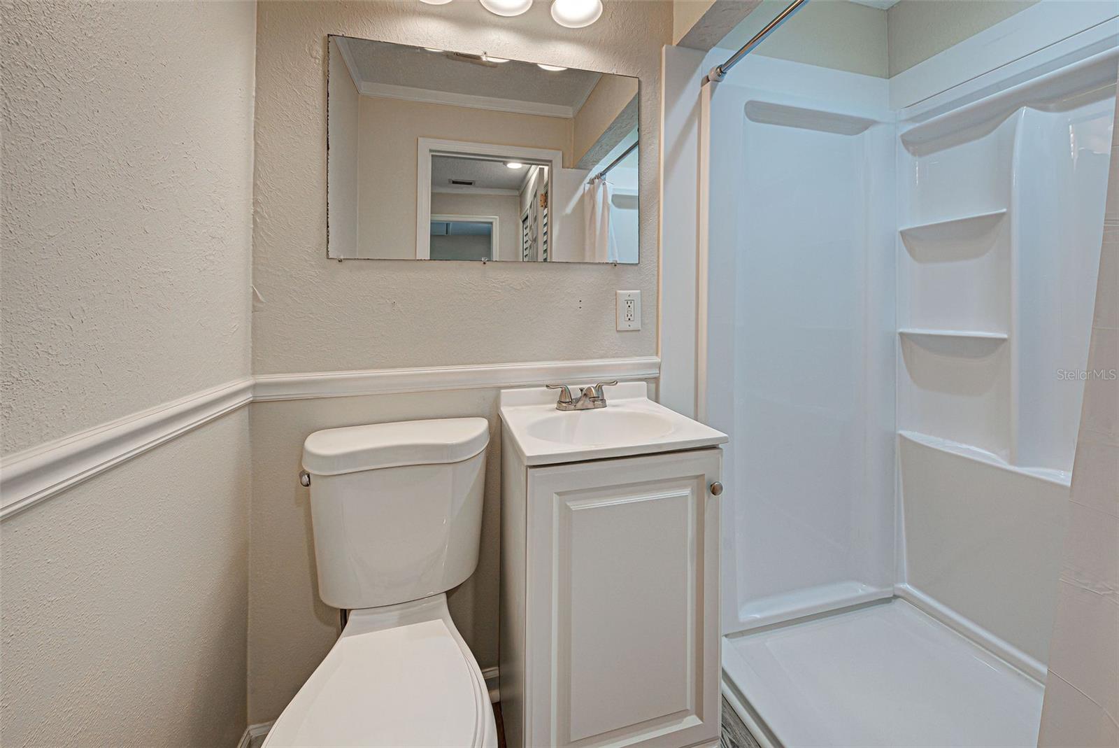 Image 33 of 79 For 470 Leach Street