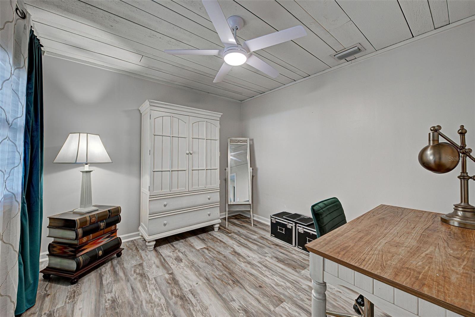 Image 39 of 79 For 470 Leach Street