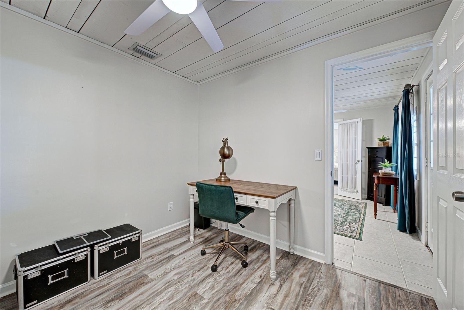 Image 40 of 79 For 470 Leach Street