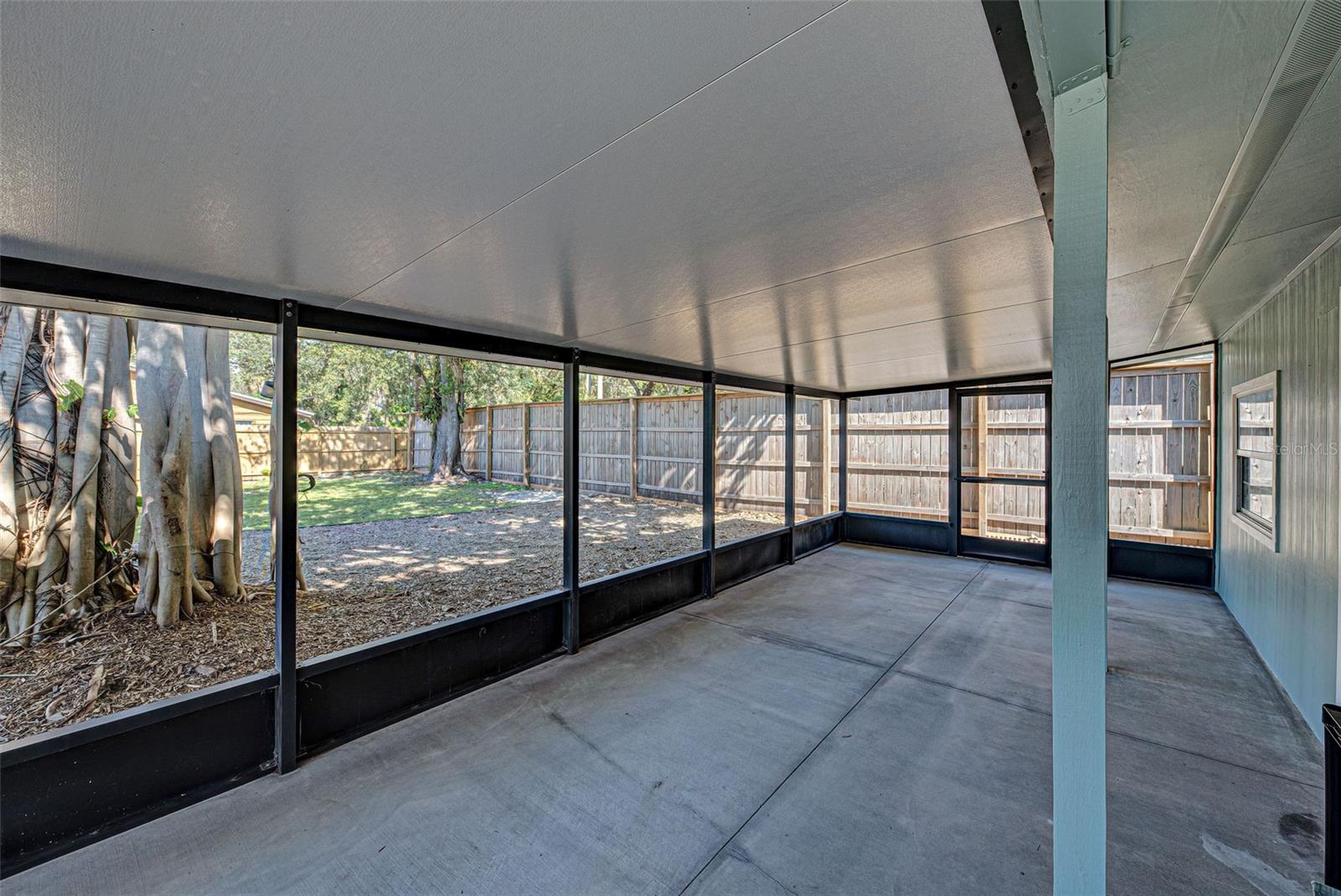 Image 46 of 79 For 470 Leach Street