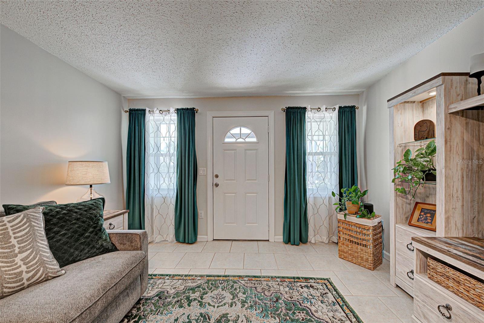 Image 9 of 79 For 470 Leach Street