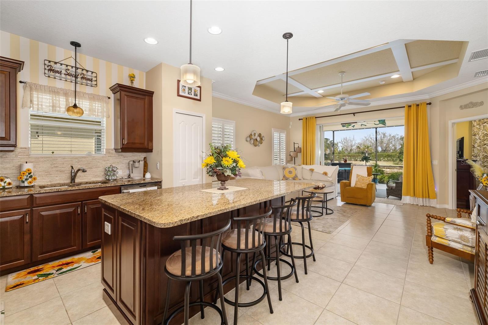 Listing photo id 10 for 12019 Sawgrass Lake Terrace