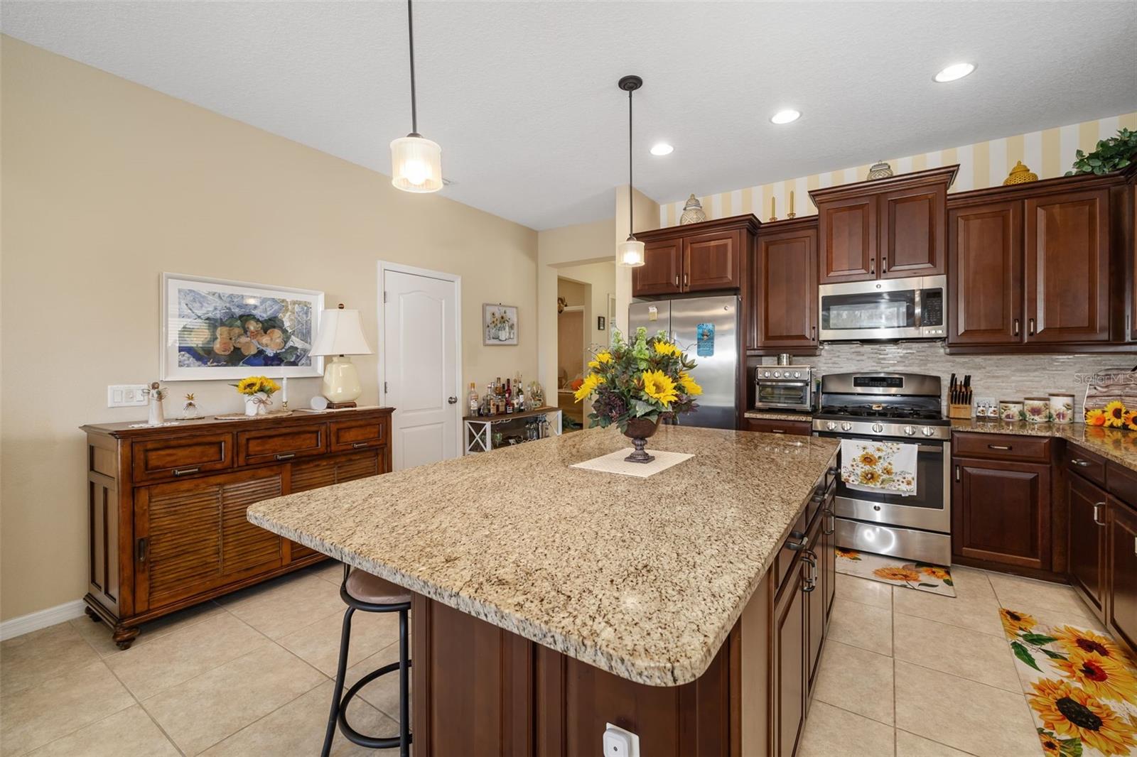 Listing photo id 13 for 12019 Sawgrass Lake Terrace