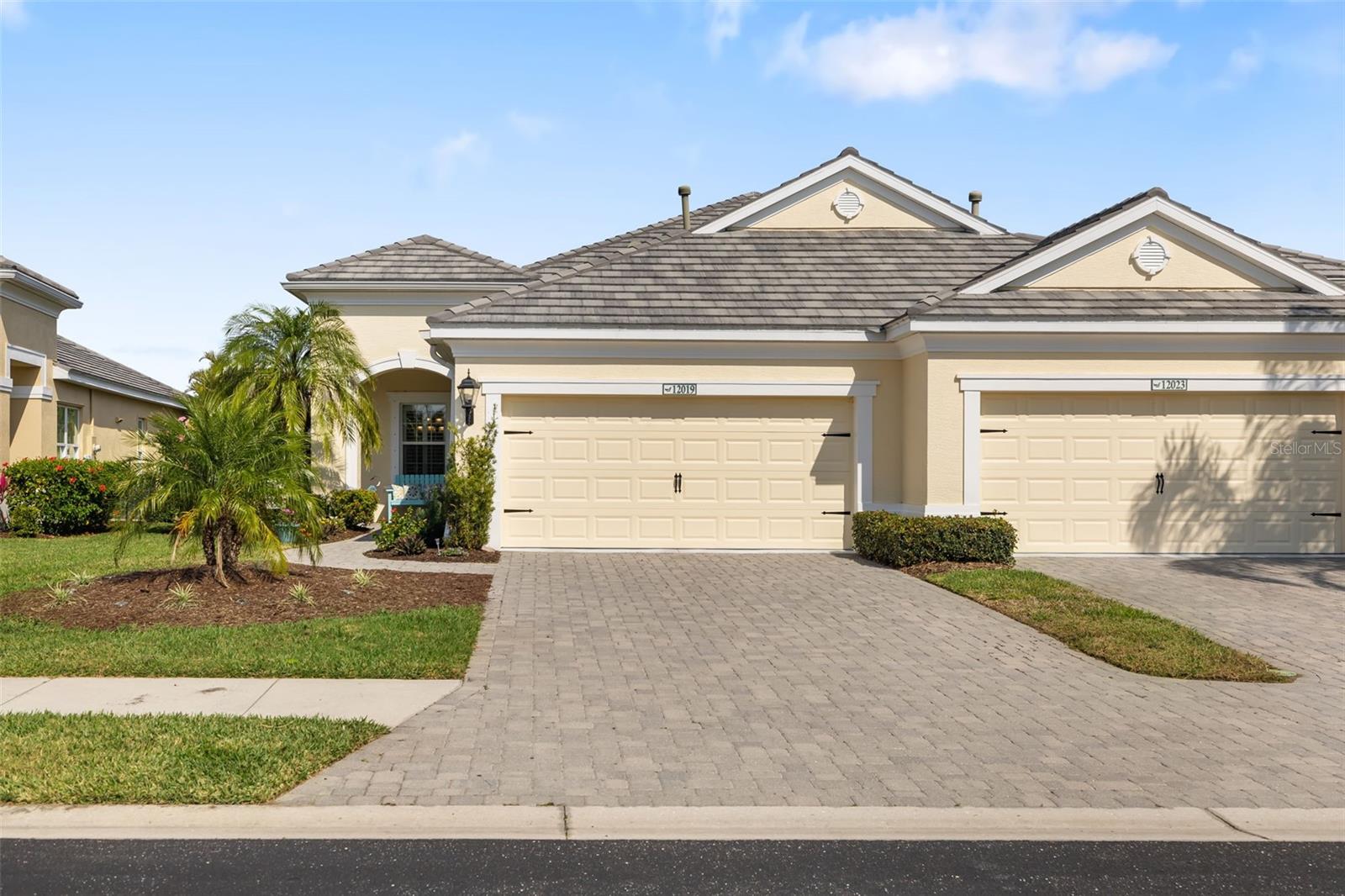 Listing photo id 2 for 12019 Sawgrass Lake Terrace