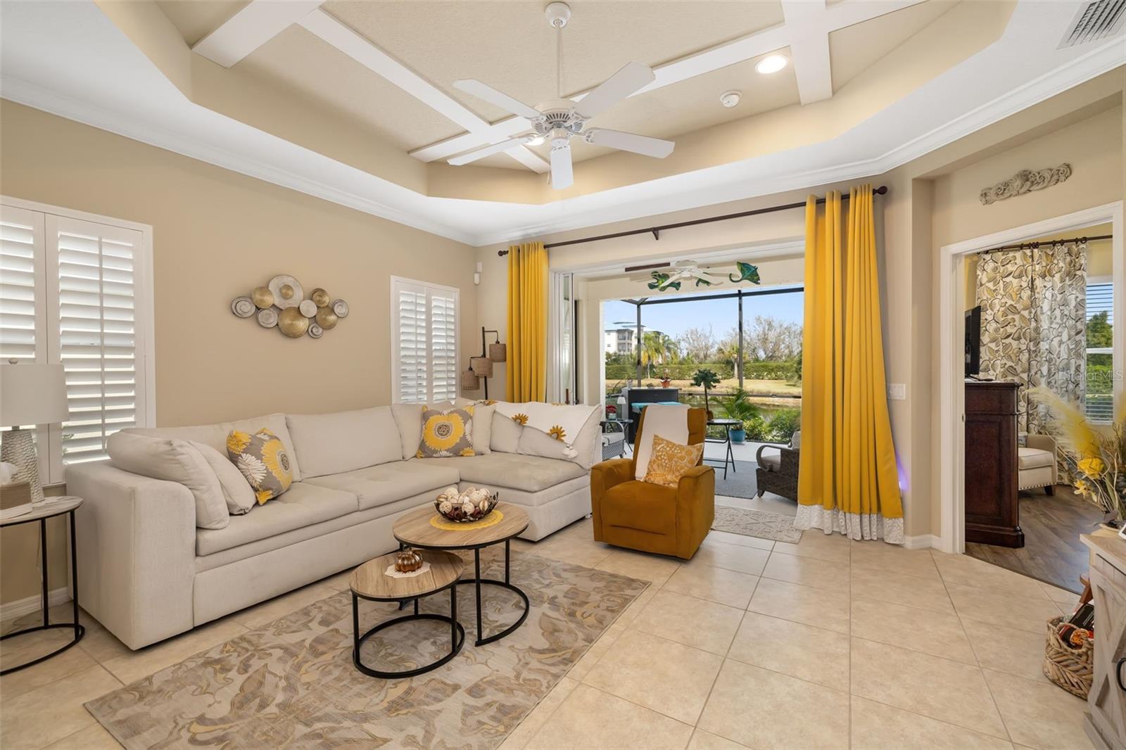 Listing photo id 7 for 12019 Sawgrass Lake Terrace