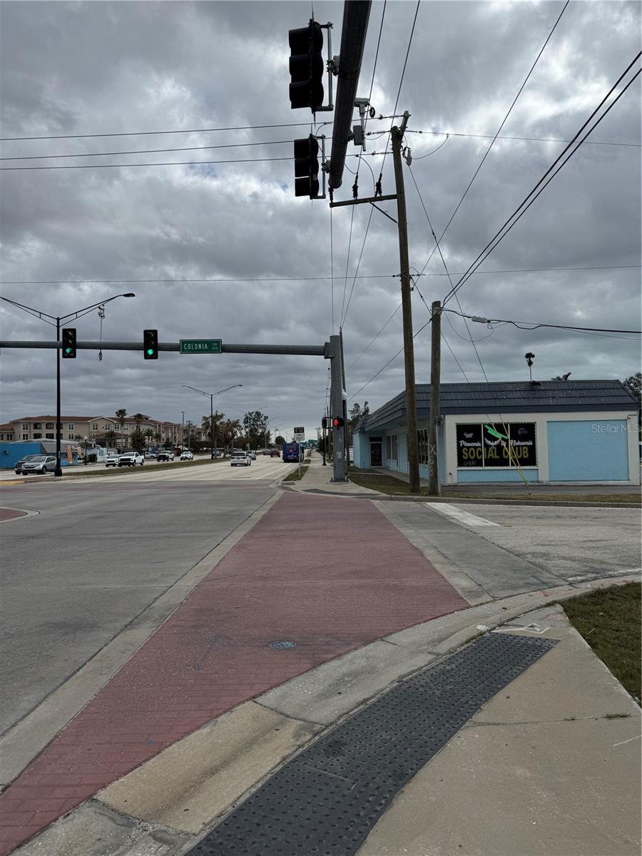 Listing photo id 8 for 900 Tamiami Trail S