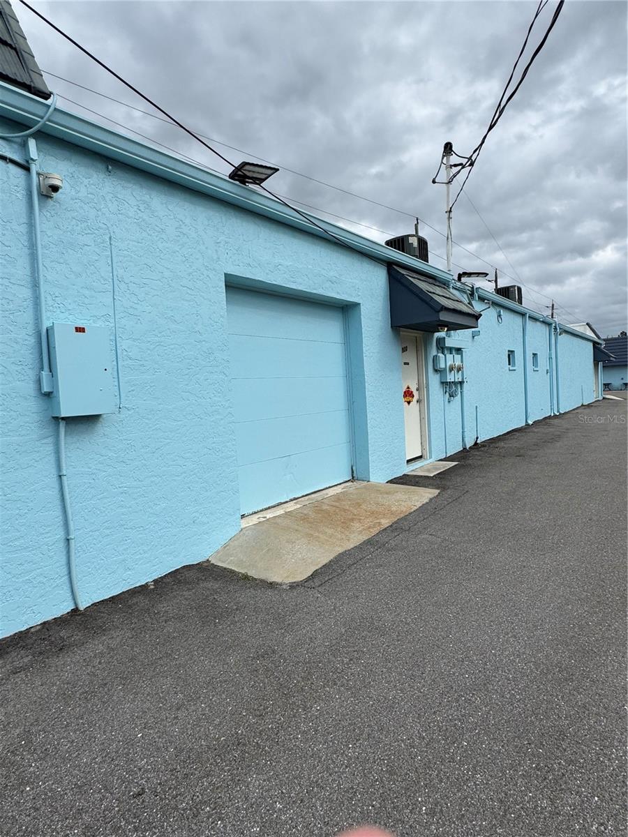Listing photo id 6 for 900 Tamiami Trail S