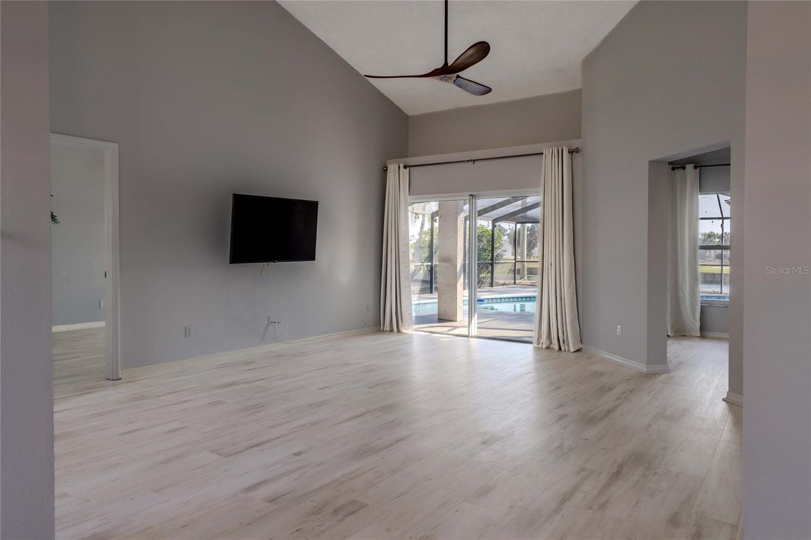 Image 3 of 37 For 1211 Peridot Lane