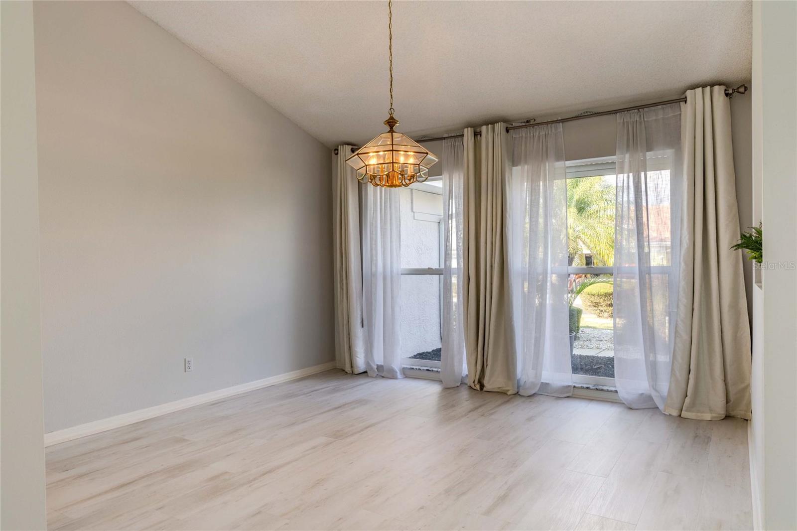 Image 6 of 37 For 1211 Peridot Lane