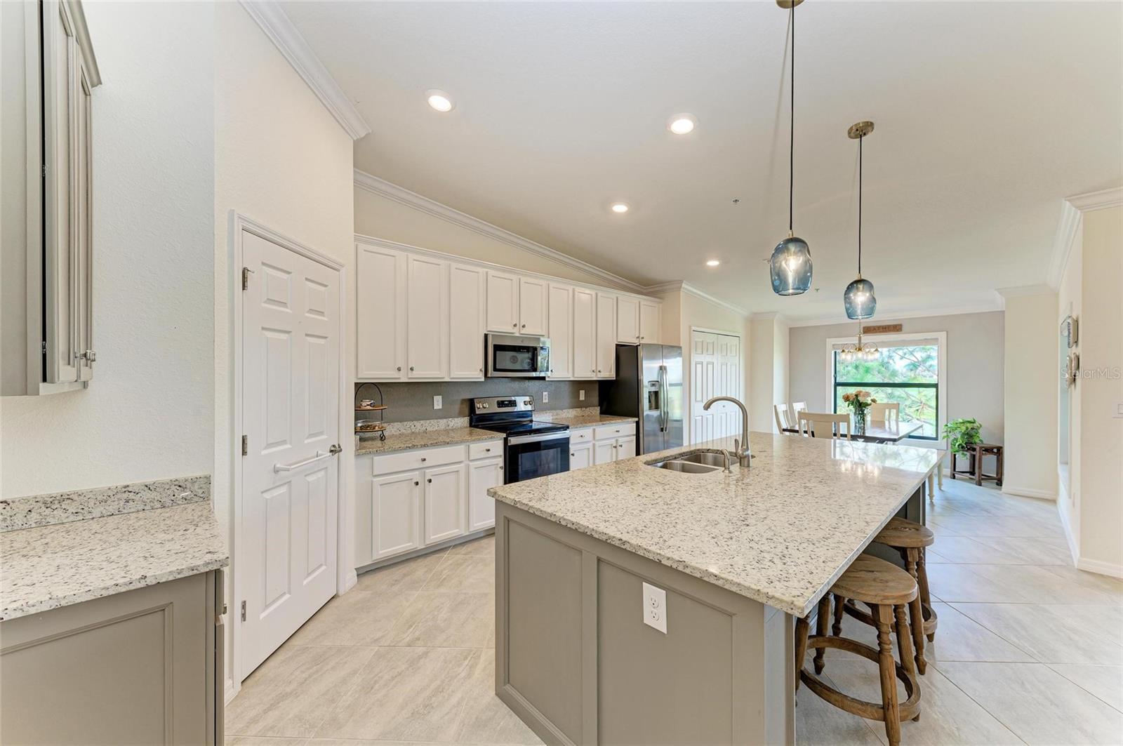 Image 11 of 61 For 5710 Palmer Circle 204