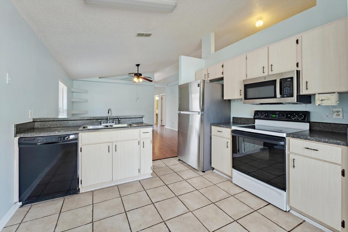 Image 15 of 17 For 428 Winding Oak Lane