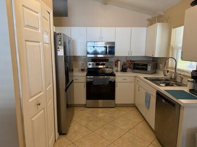 Image 4 of 9 For 1136 Doncaster Court