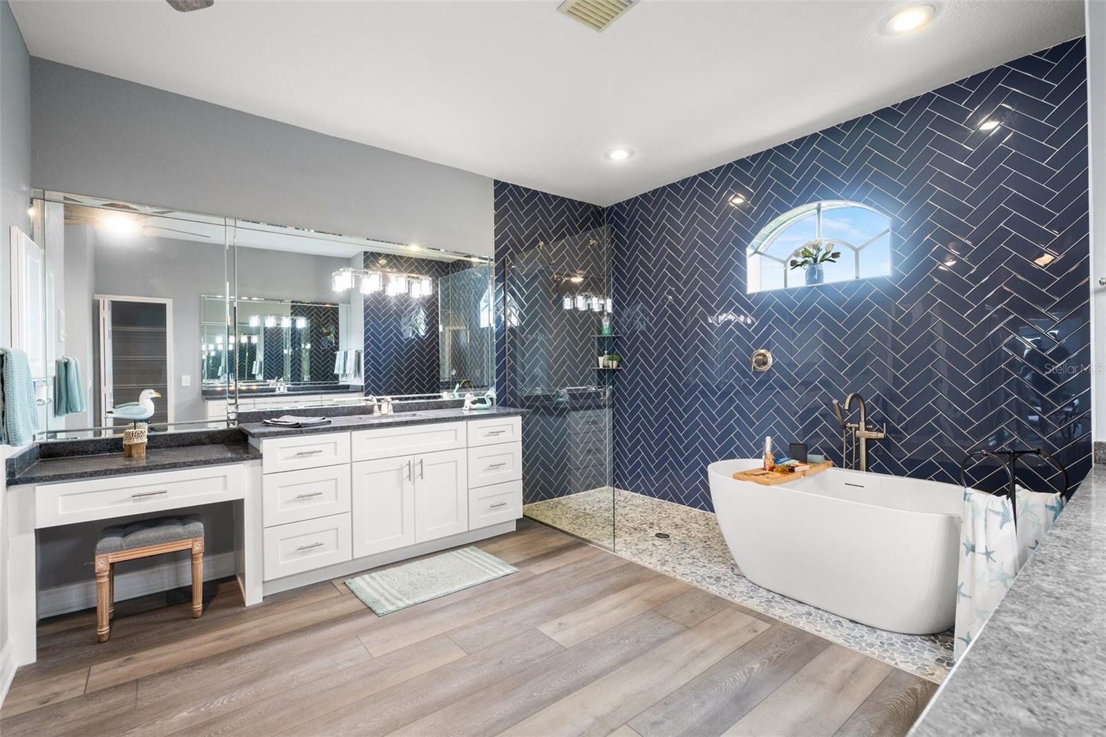 Listing photo id 53 for 360 Capri Isles Court