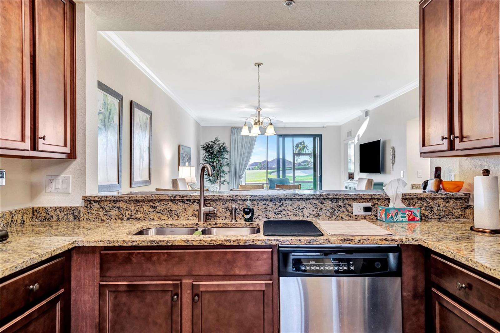 Image 20 of 67 For 5527 Palmer Circle 105