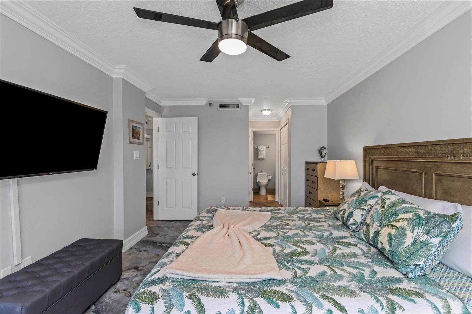 Listing photo id 14 for 1300 Gulf Boulevard 202