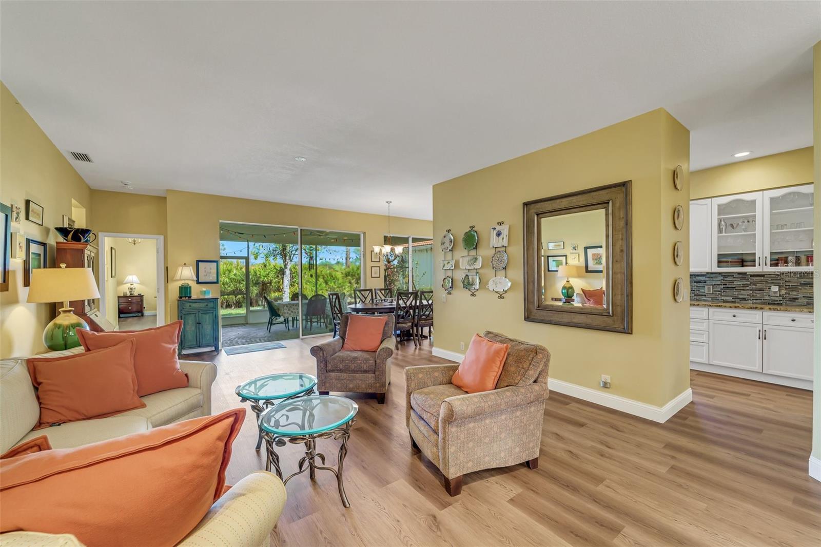 Image 17 of 53 For 4811 Summertree Road