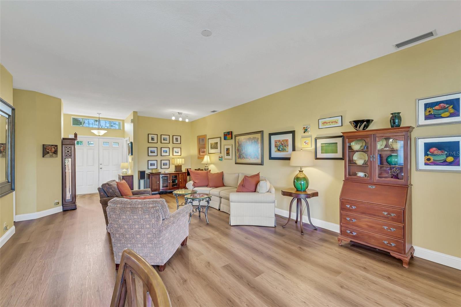 Image 18 of 53 For 4811 Summertree Road