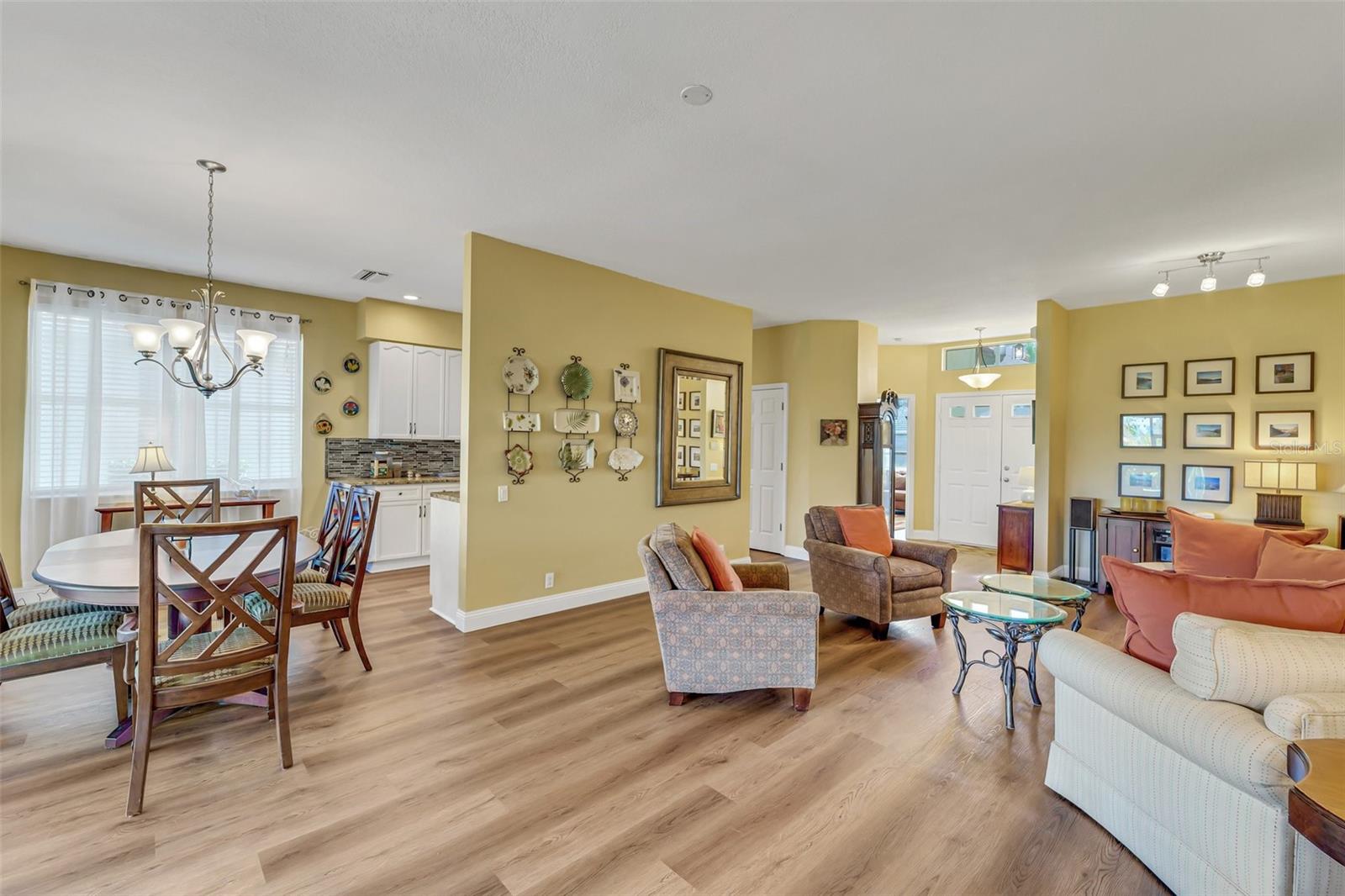 Image 19 of 53 For 4811 Summertree Road