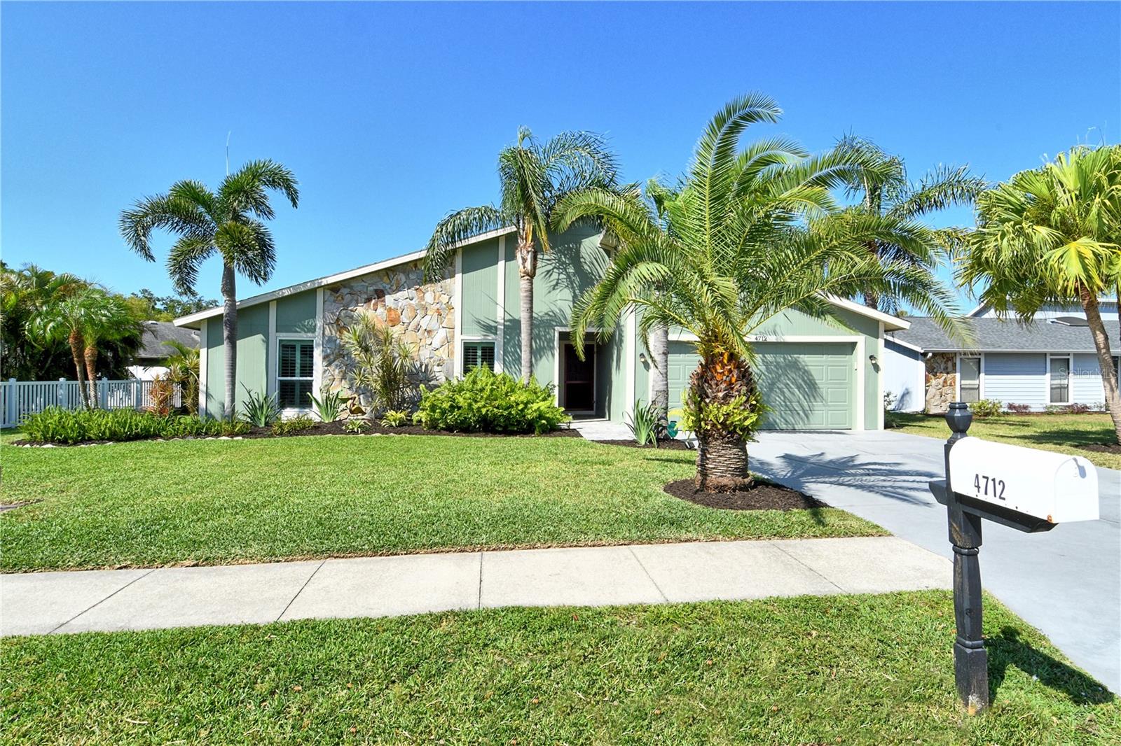 Details for 4712 Glenbrooke Drive, SARASOTA, FL 34243