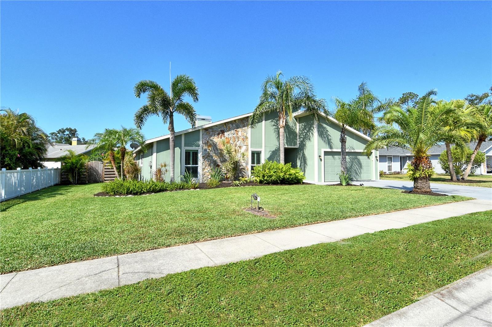 Image 4 of 65 For 4712 Glenbrooke Drive