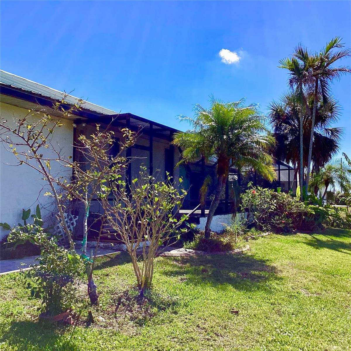 Image 4 of 32 For 1428 Pine Island Court