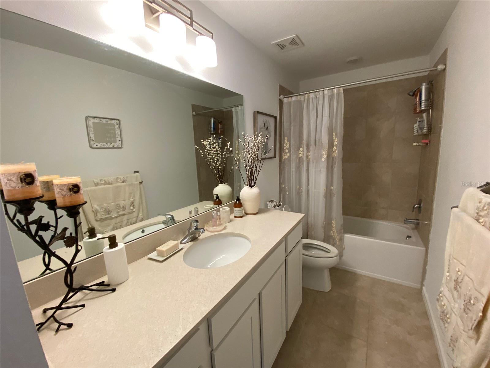 Image 16 of 77 For 11531 Moonsail Drive