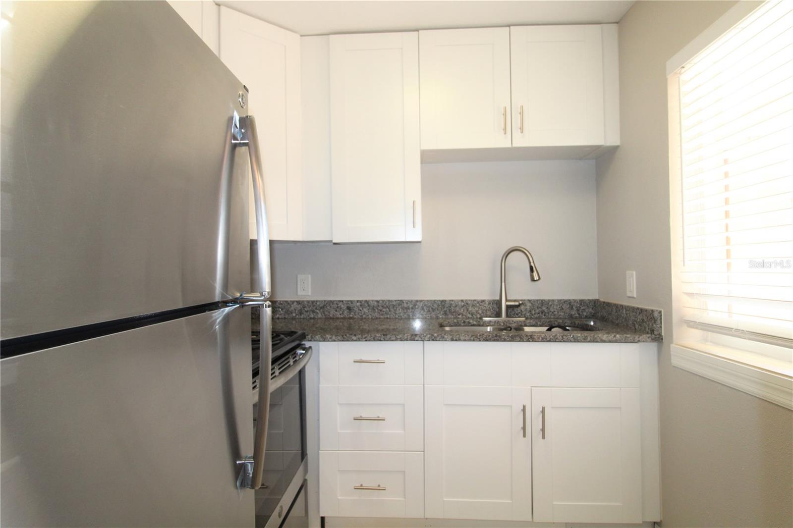 Image 3 of 19 For 3001 Bee Ridge Road 115