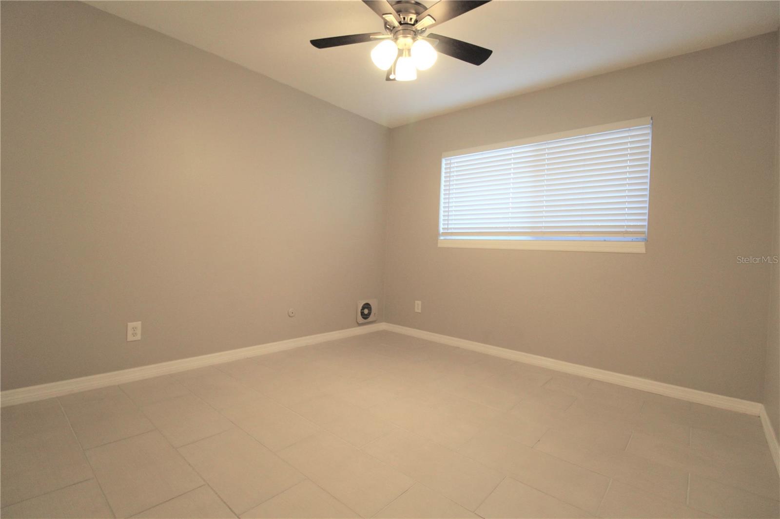 Image 7 of 19 For 3001 Bee Ridge Road 115
