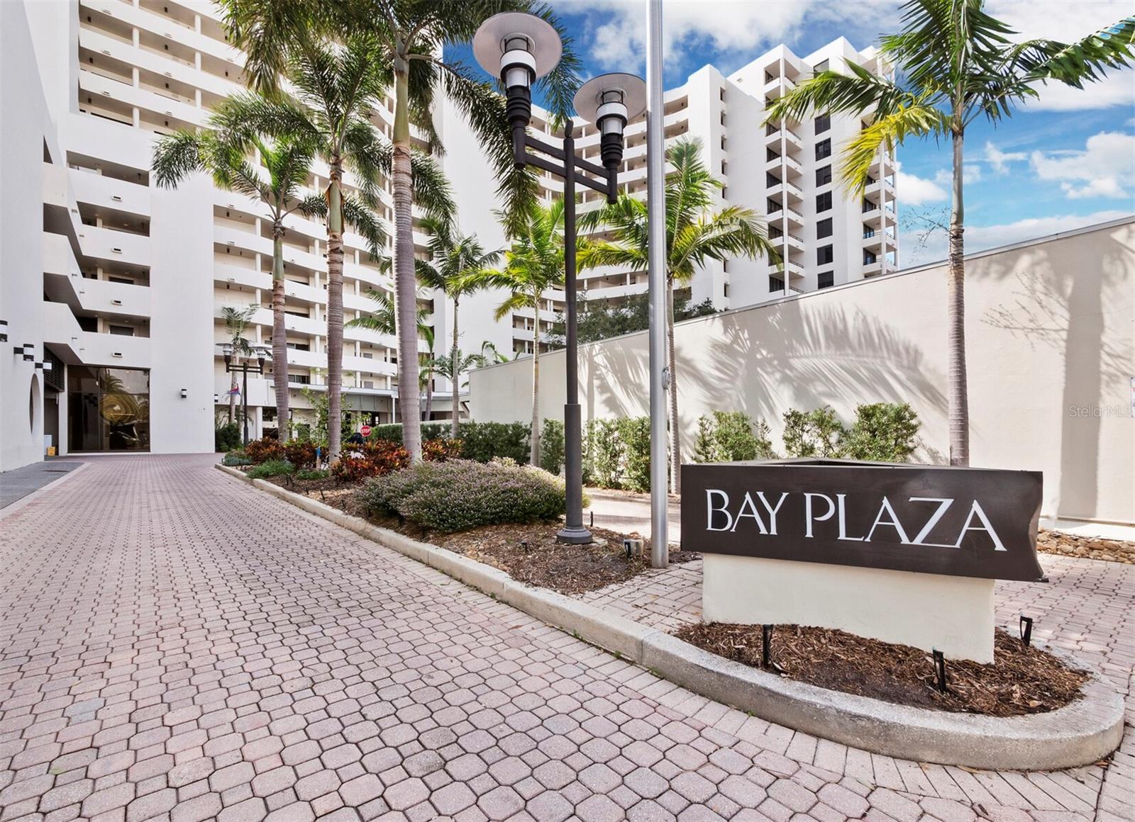 Listing photo id 0 for 1255 Gulfstream Avenue 407