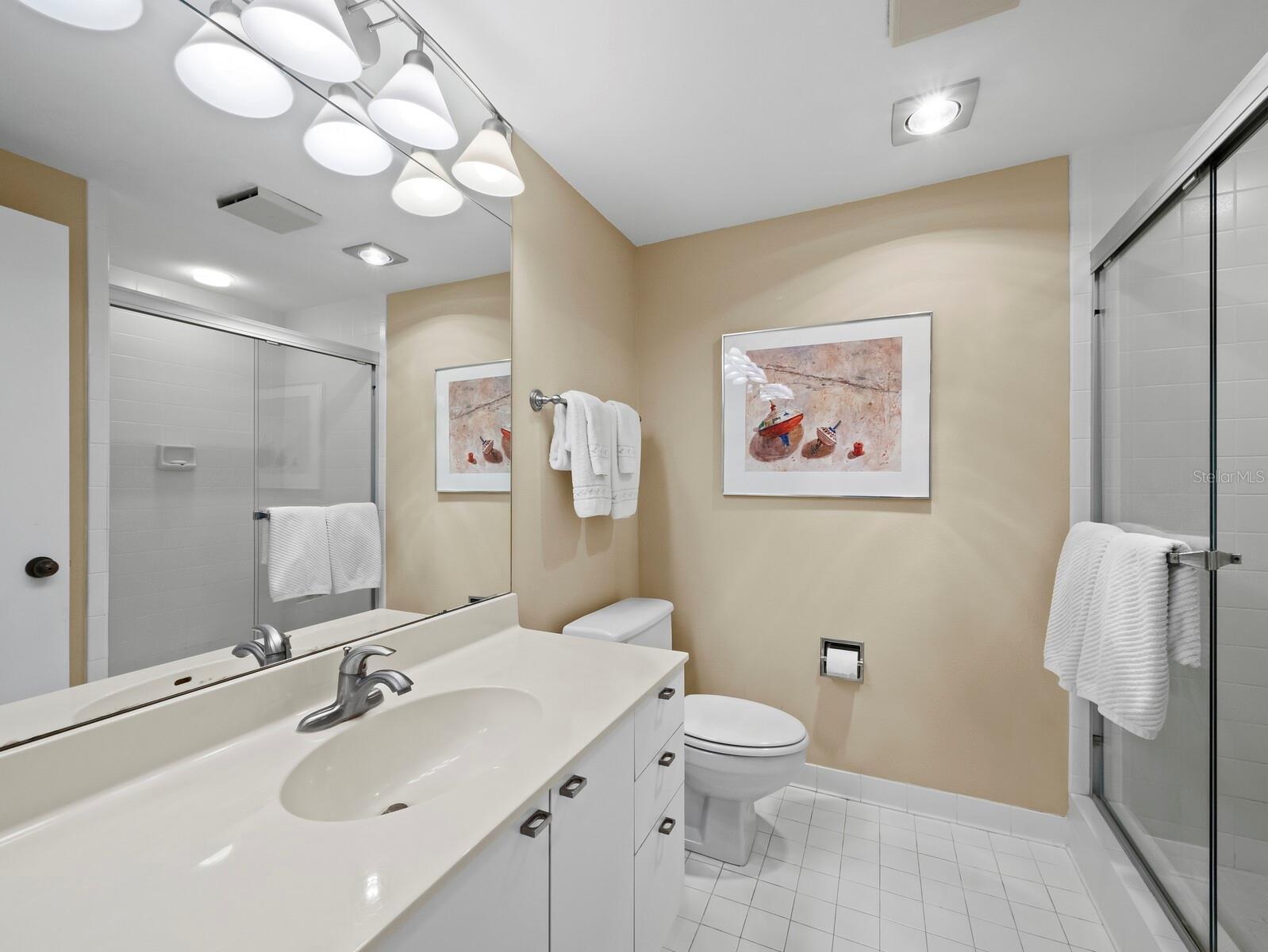 Listing photo id 18 for 1255 Gulfstream Avenue 407