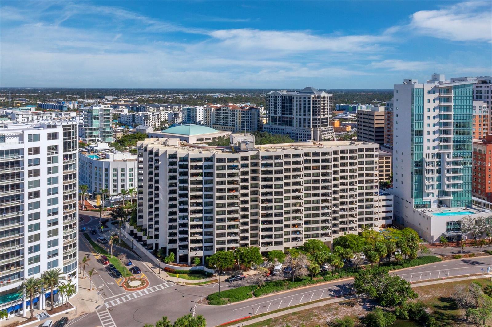 Listing photo id 21 for 1255 Gulfstream Avenue 407