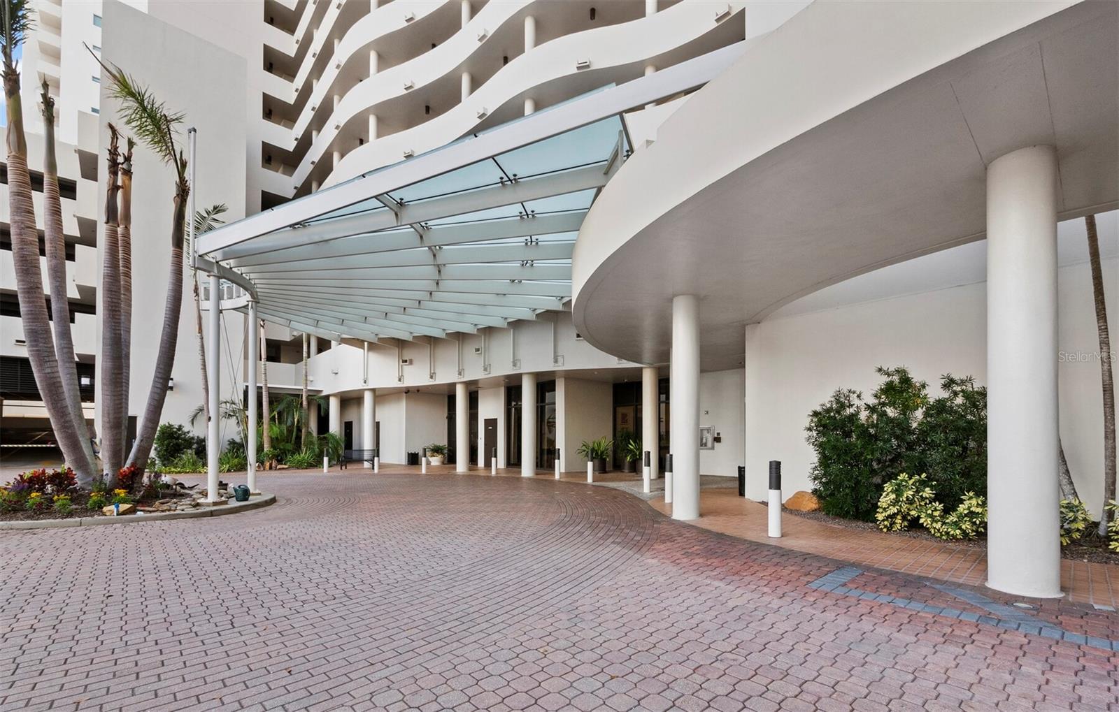 Listing photo id 26 for 1255 Gulfstream Avenue 407