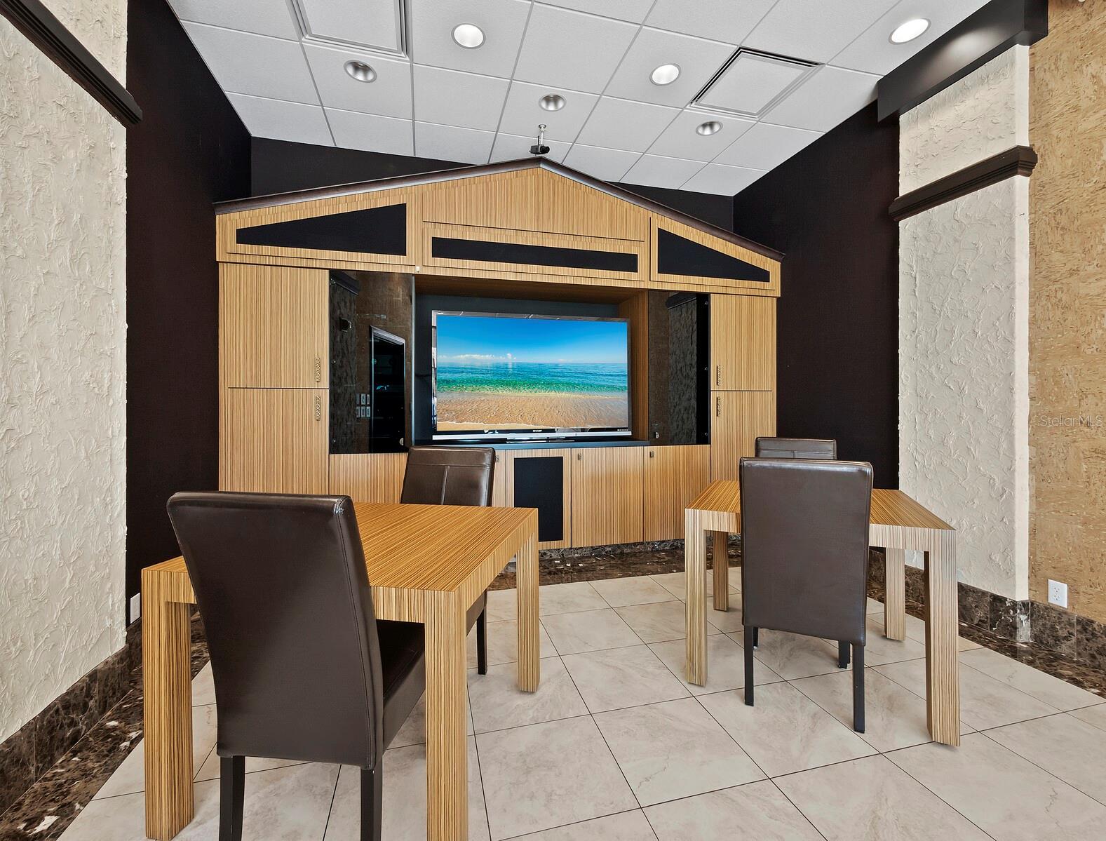 Listing photo id 29 for 1255 Gulfstream Avenue 407