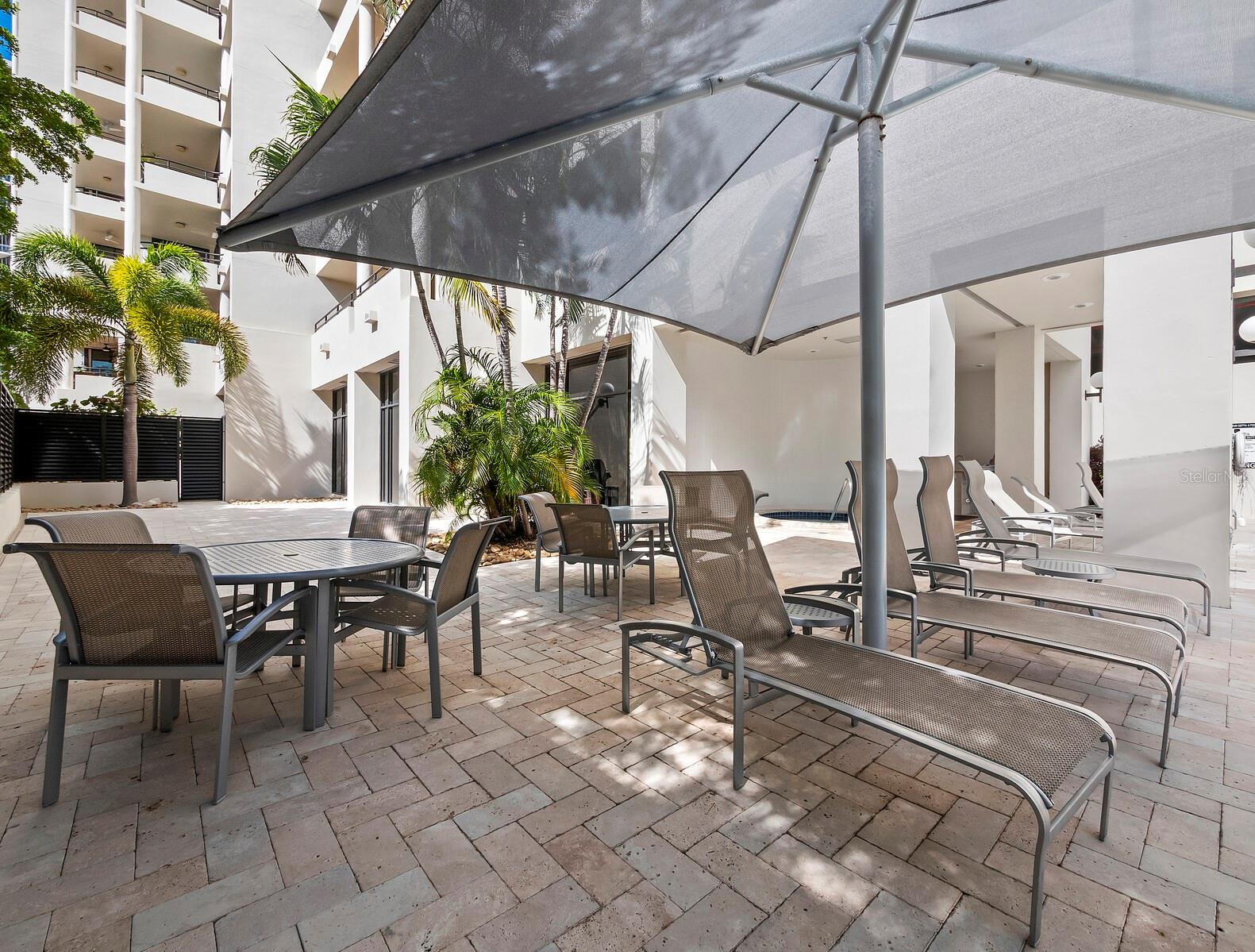Listing photo id 32 for 1255 Gulfstream Avenue 407