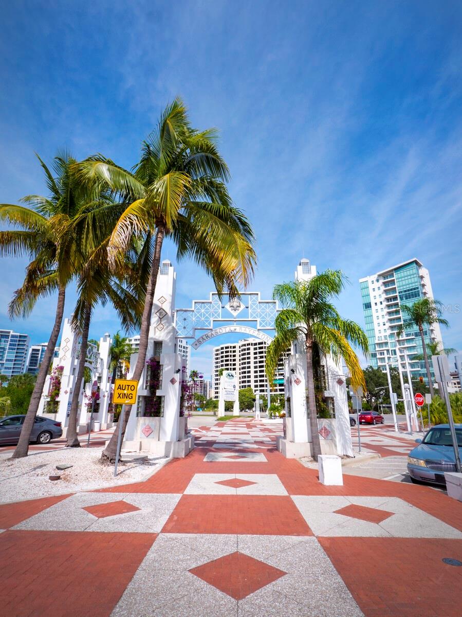 Listing photo id 39 for 1255 Gulfstream Avenue 407