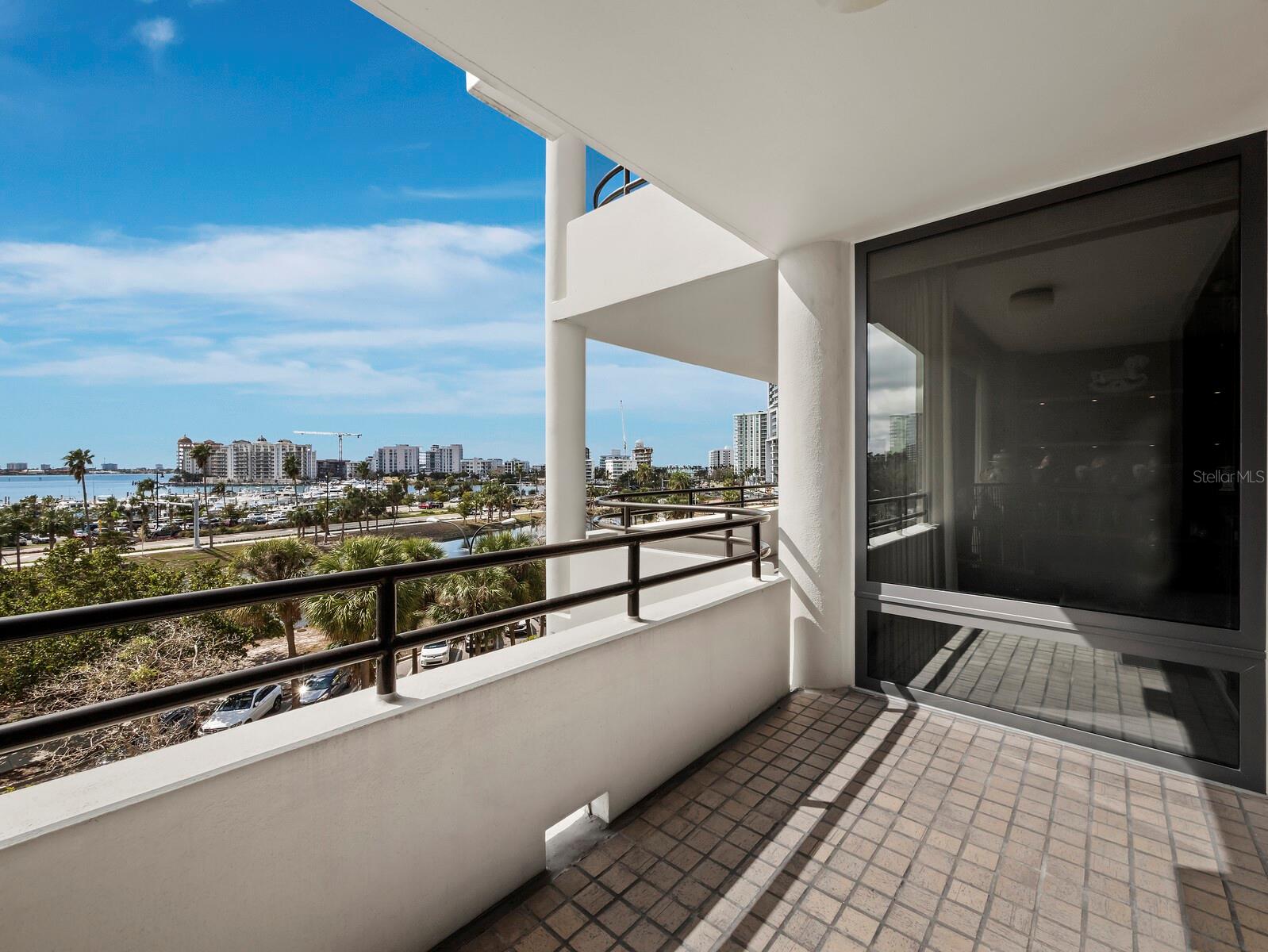 Listing photo id 47 for 1255 Gulfstream Avenue 407