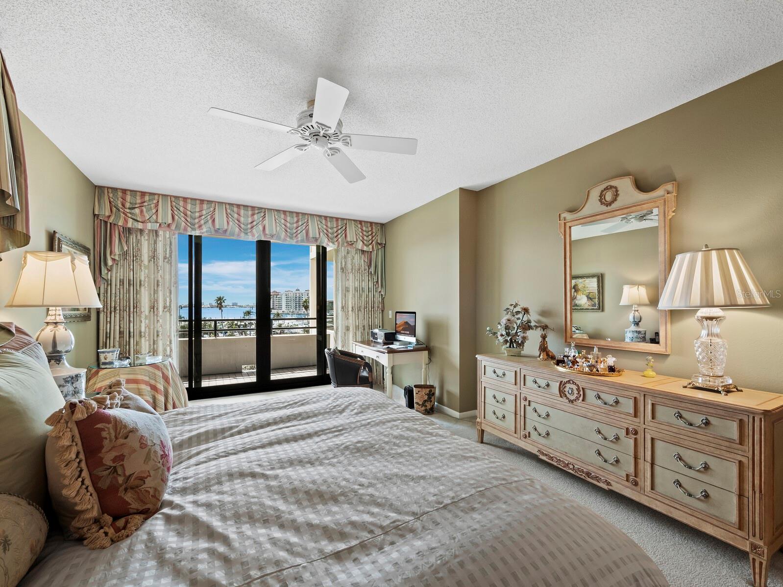 Listing photo id 48 for 1255 Gulfstream Avenue 407