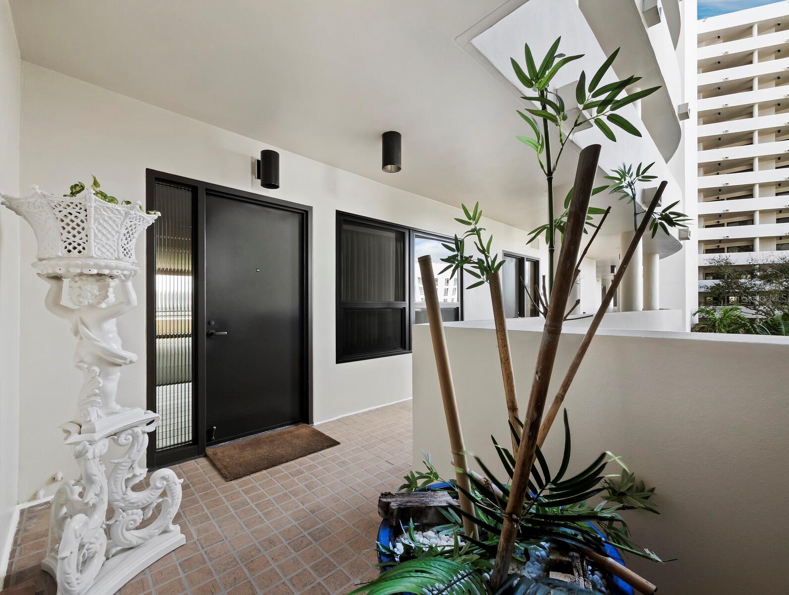 Listing photo id 53 for 1255 Gulfstream Avenue 407