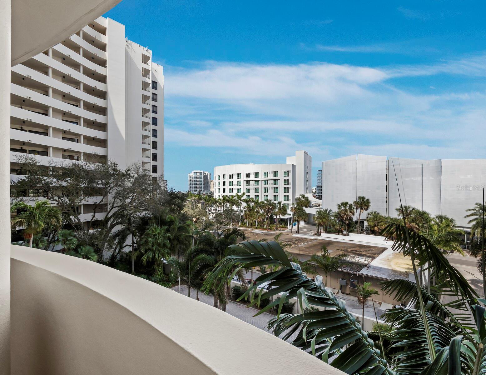 Listing photo id 54 for 1255 Gulfstream Avenue 407