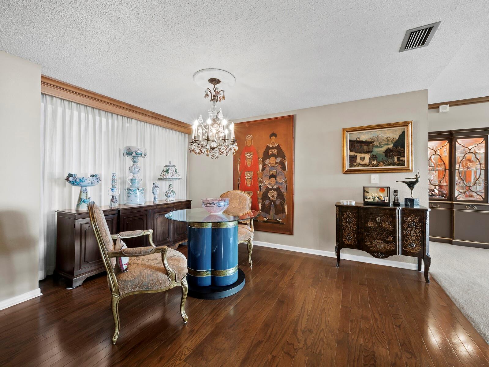 Listing photo id 5 for 1255 Gulfstream Avenue 407