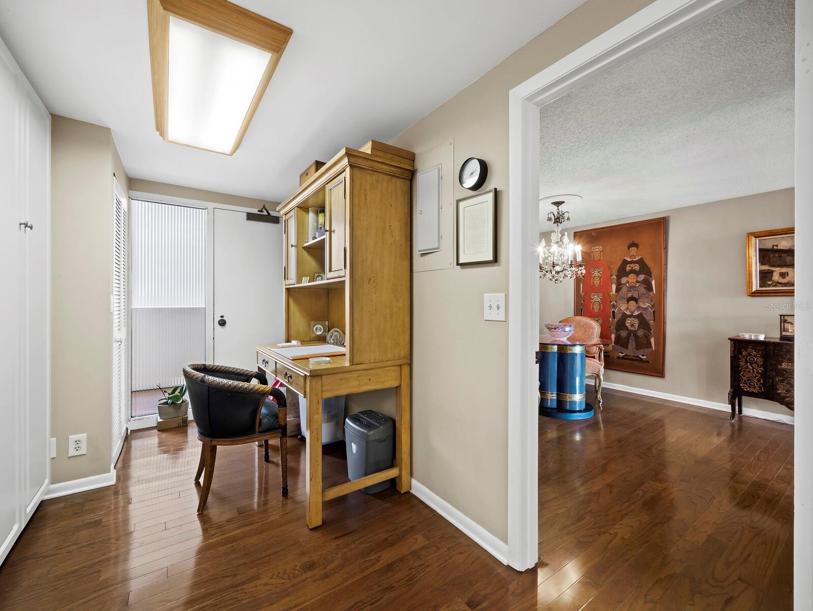 Listing photo id 7 for 1255 Gulfstream Avenue 407