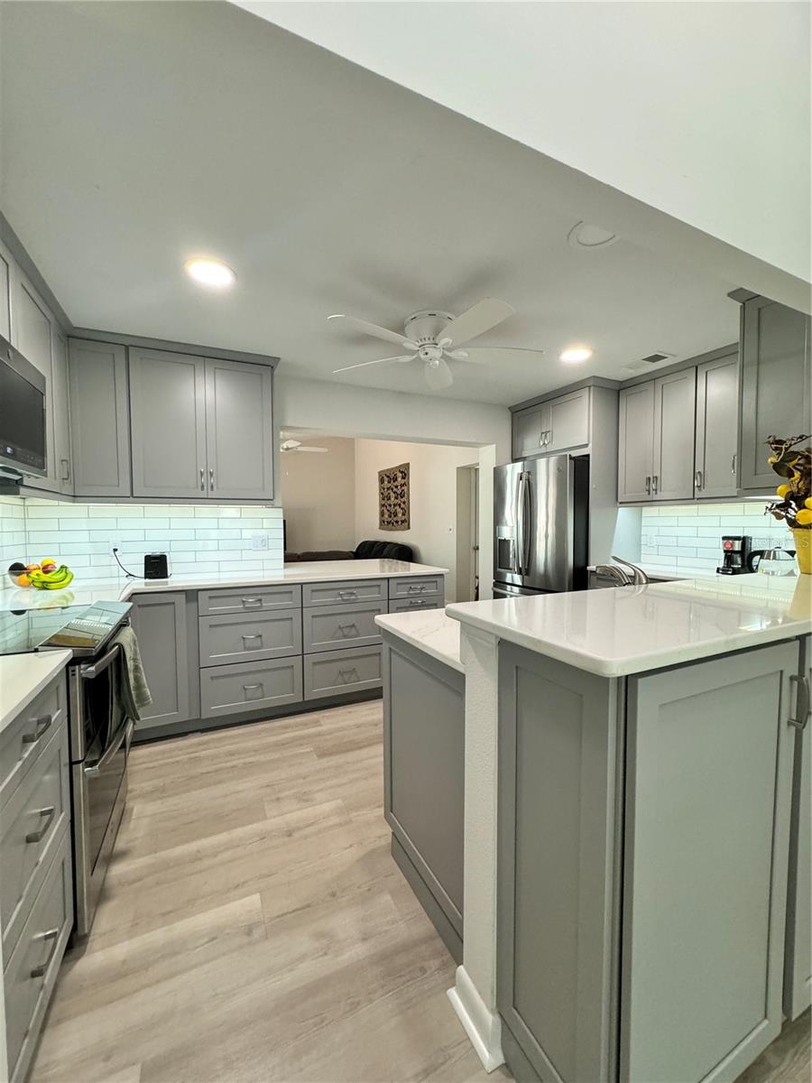 Listing photo id 9 for 6403 Meadowlark Lane