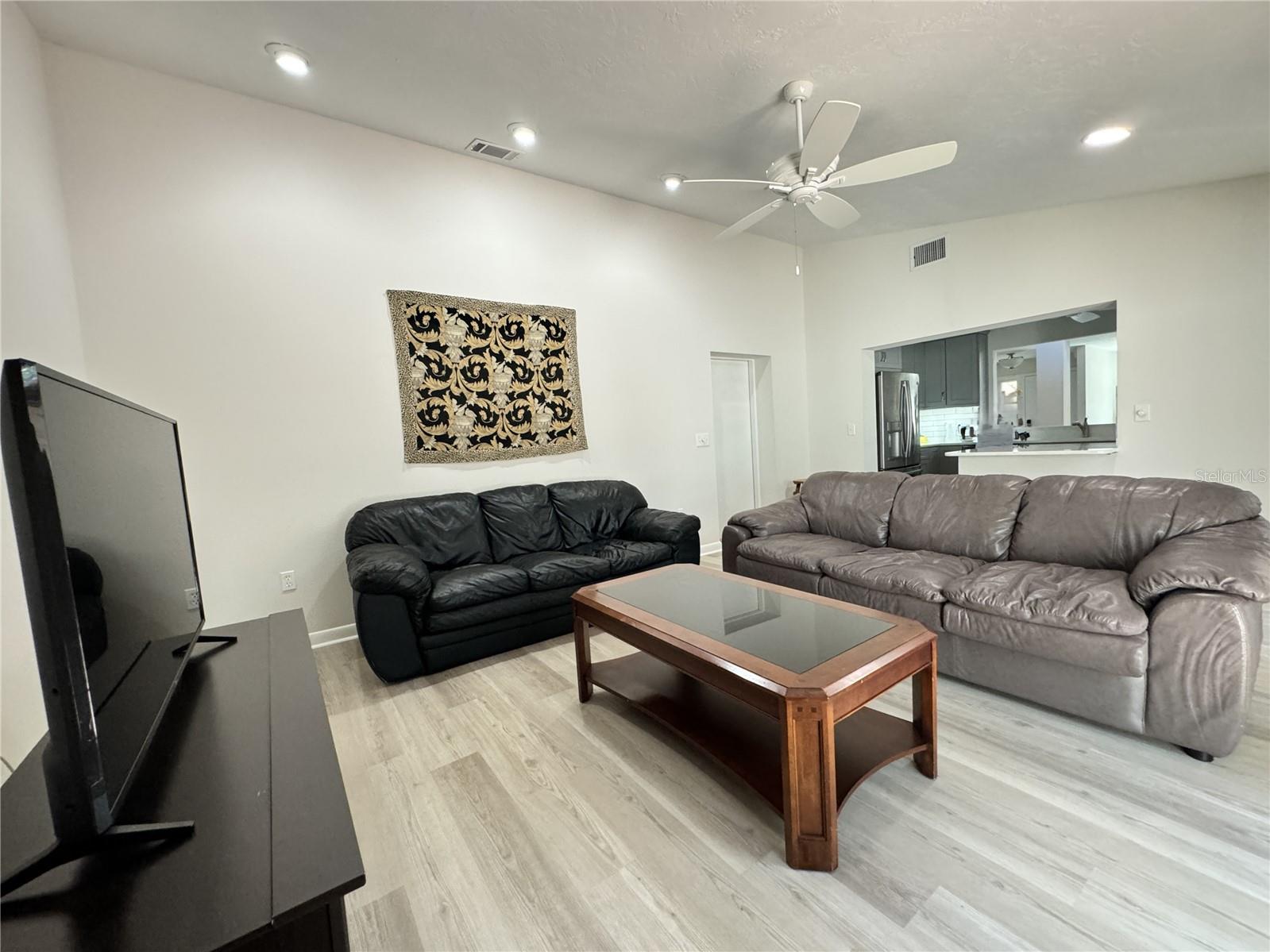 Listing photo id 16 for 6403 Meadowlark Lane