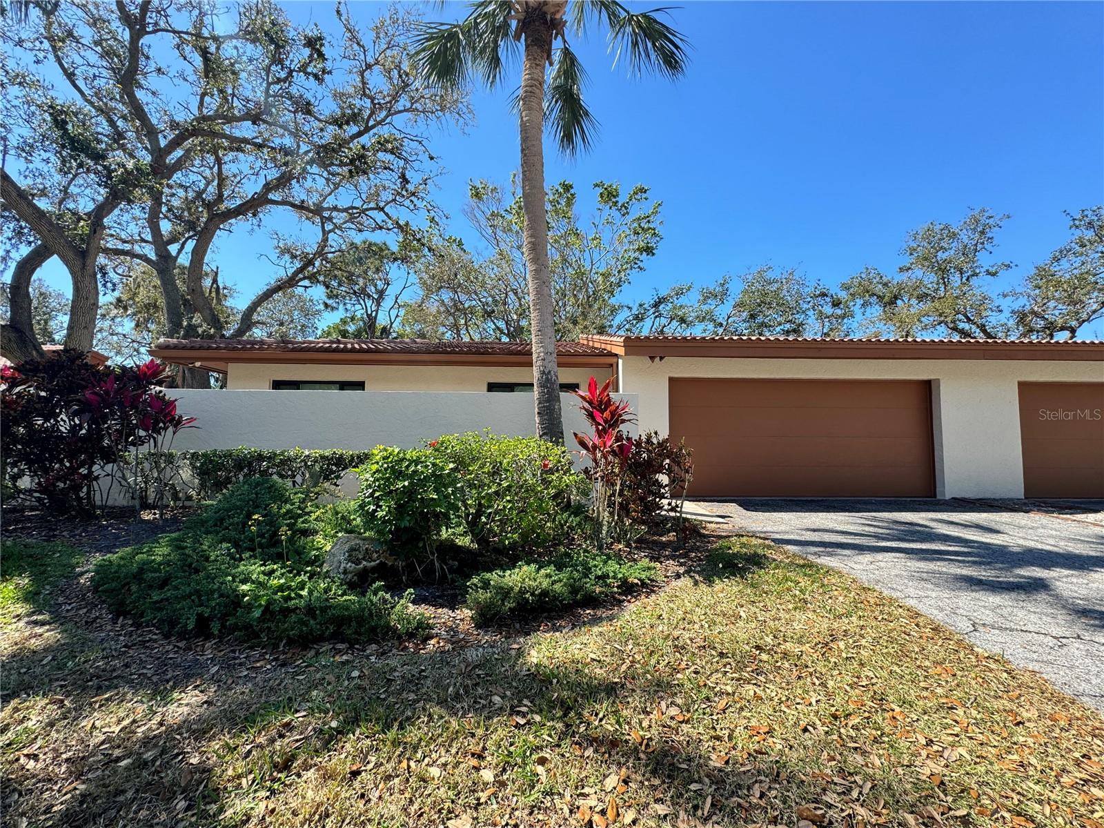 Listing photo id 0 for 6403 Meadowlark Lane