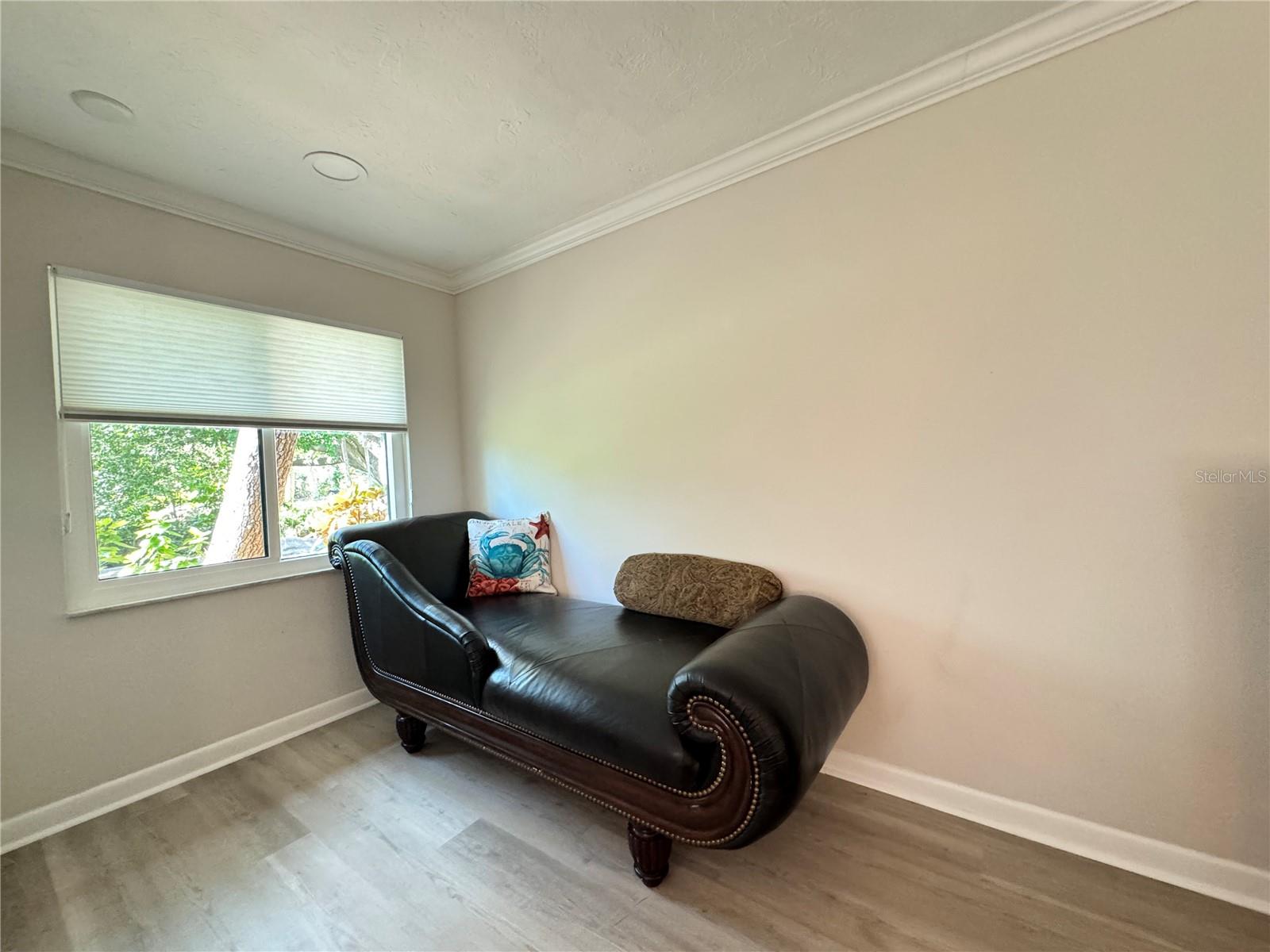 Listing photo id 18 for 6403 Meadowlark Lane