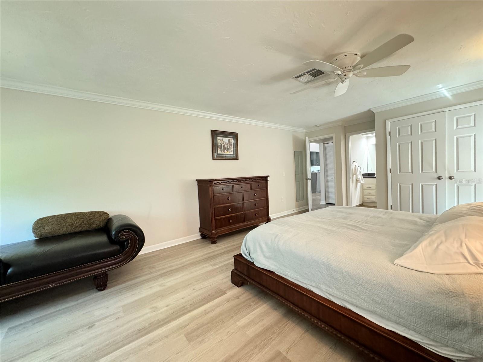 Listing photo id 20 for 6403 Meadowlark Lane